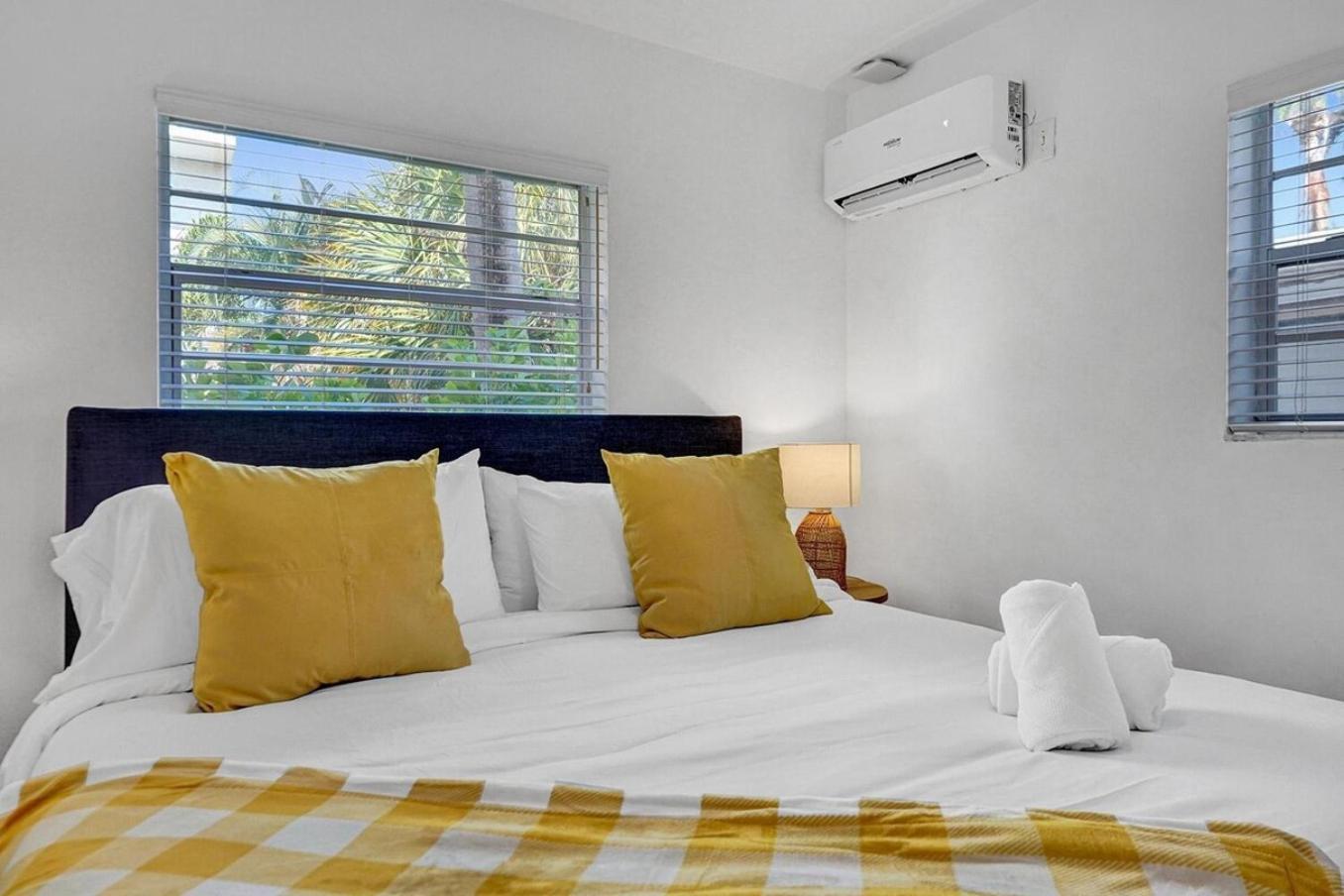 Waves On Desoto Rental Unit With Pool Hollywood Esterno foto